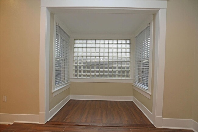 Foto del edificio - 614 W Alabama St