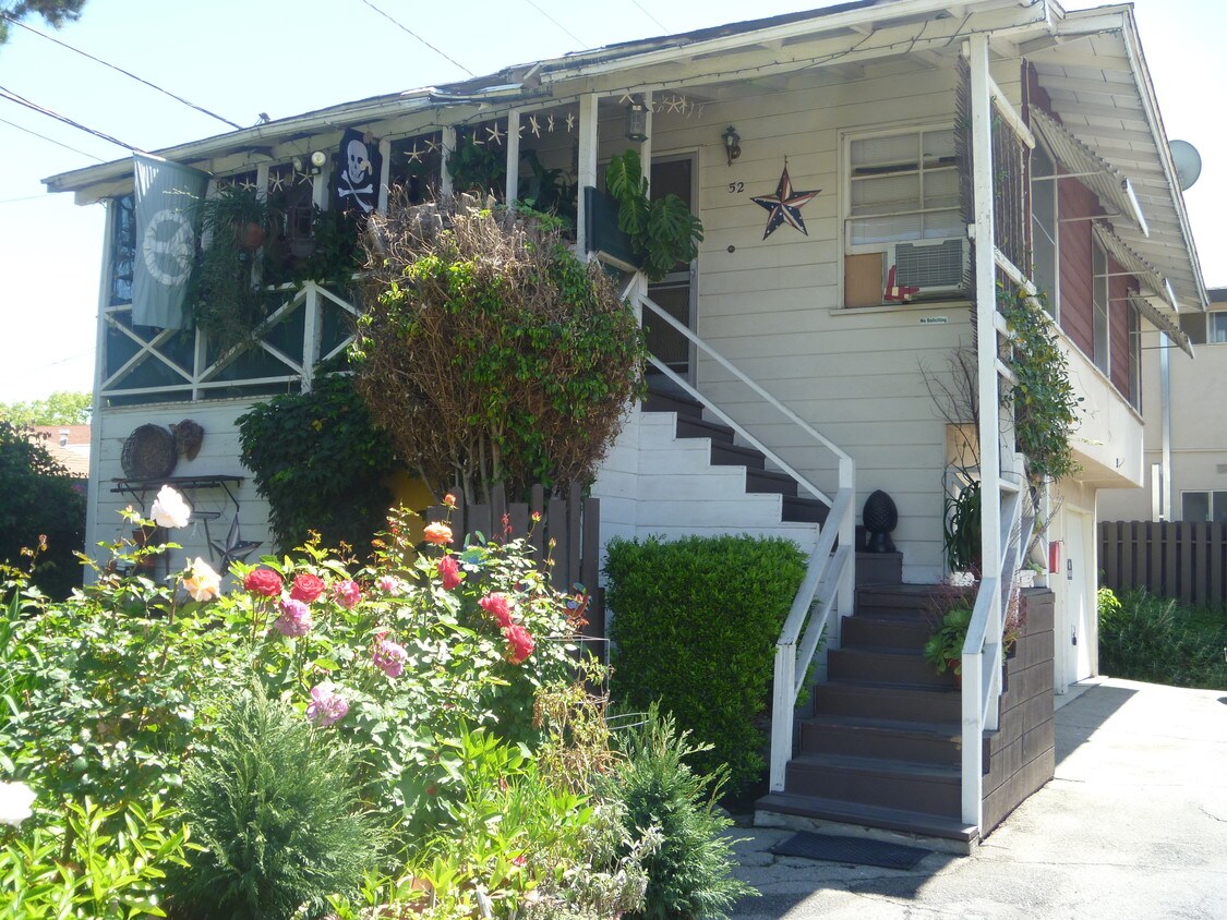 Primary Photo - 52 S Grand Oaks Ave