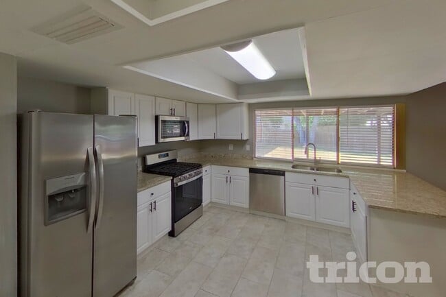 Building Photo - 333 Clearfield Dr