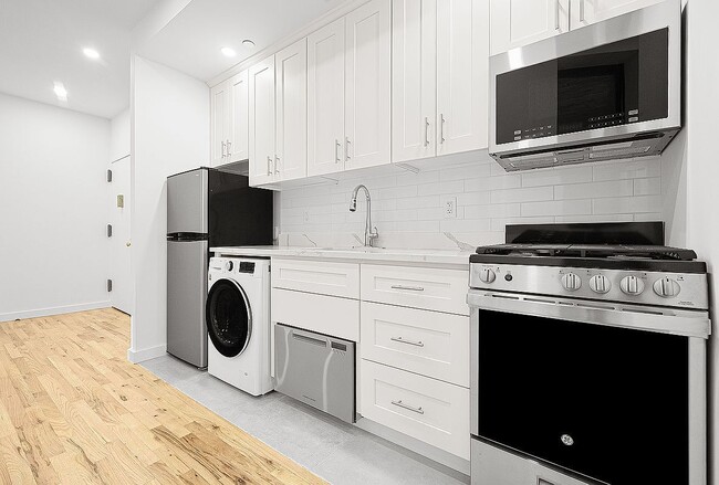 Building Photo - 27 W 84th St
