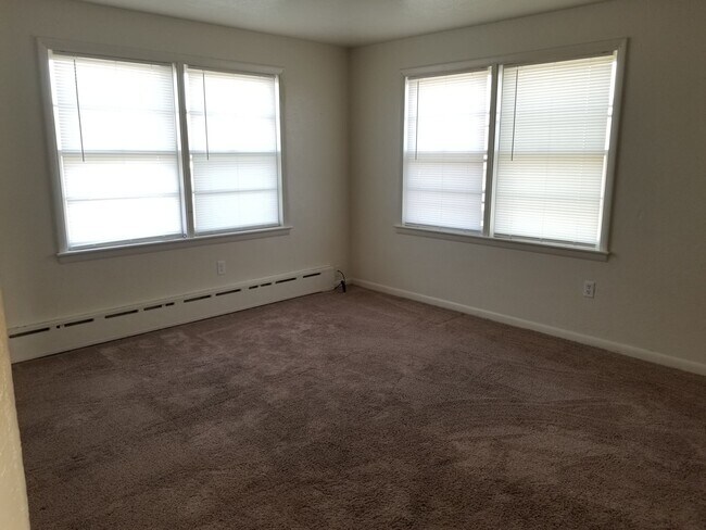 Living Room - 320 N Main St