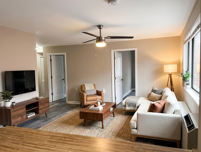 Building Photo - 2026 Move-In Special – $500 LEASE SIGNING BONUS!! Spacious Sunlit 2BR Apartment – Prime Location ...