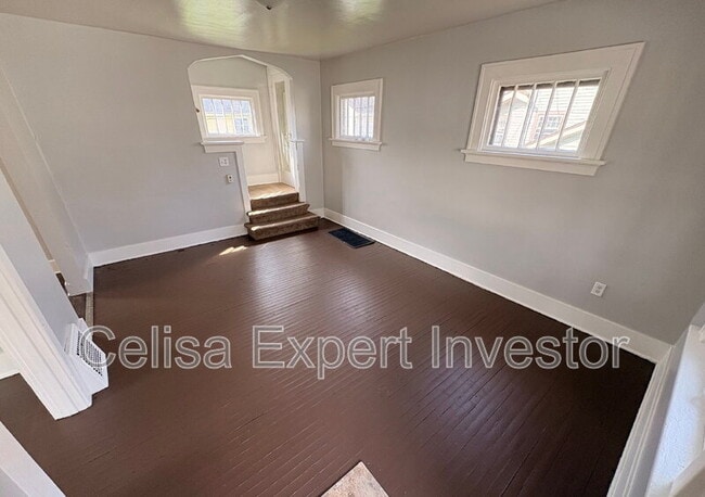 Foto del edificio - 227 W Darrow Ave