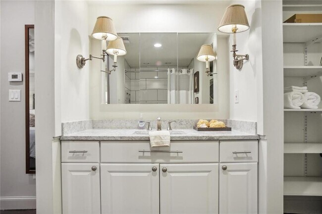 Foto del edificio - 854 Mentelle Dr NE