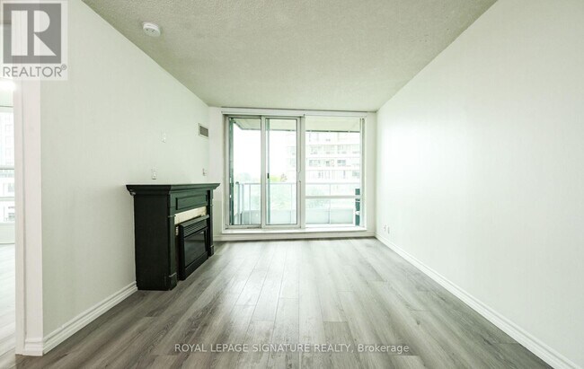 Building Photo - 33 Elm Dr W