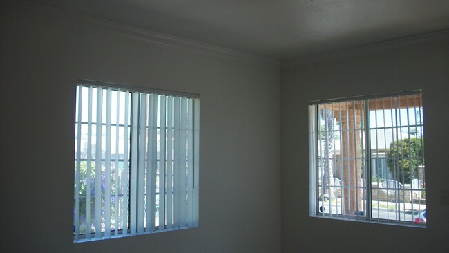 Foto del edificio - UPCOMING 2 BEDROOM 1 BATH HOUSE WITH 1 CAR...