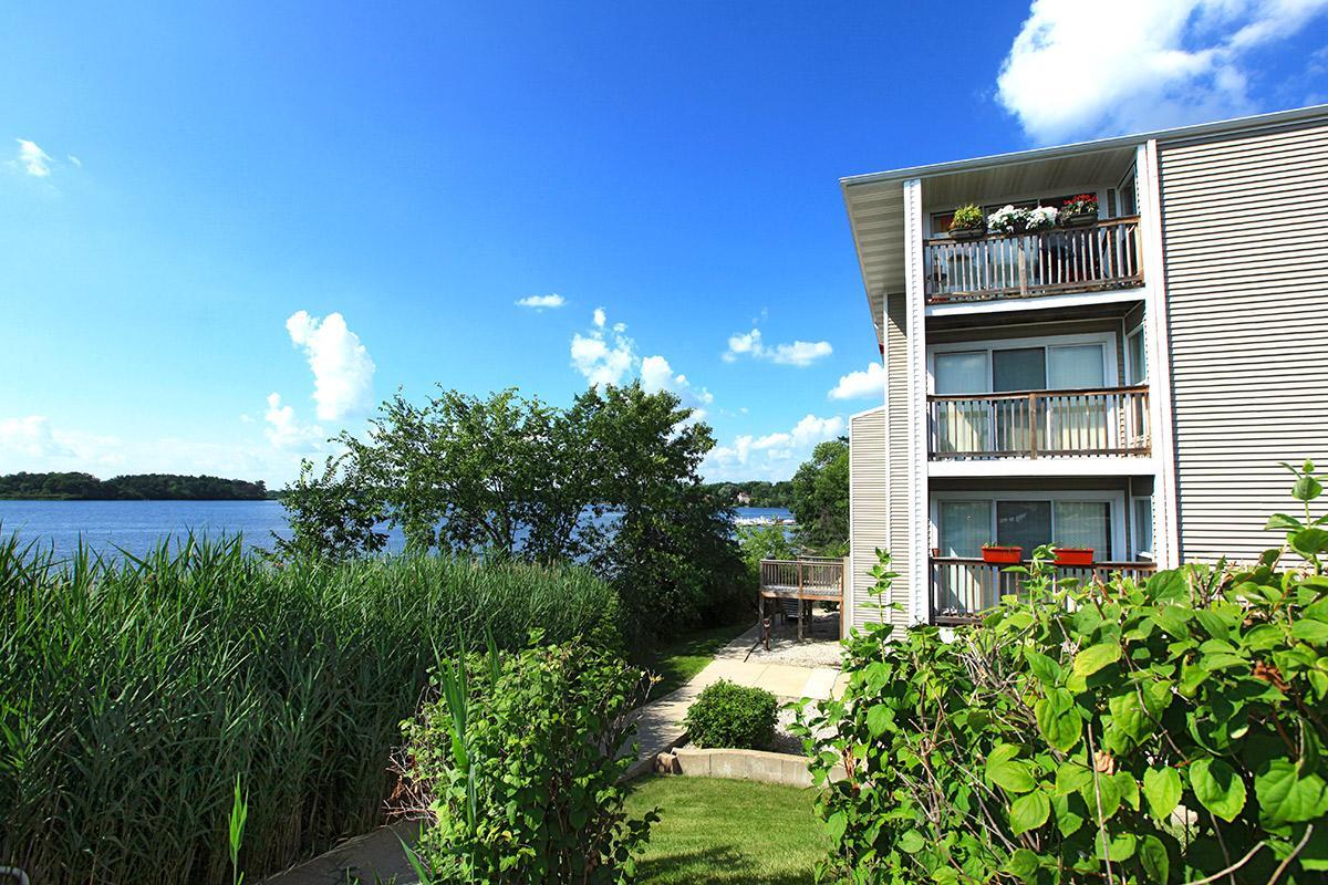 Foto principal - 705 Waters Edge Dr