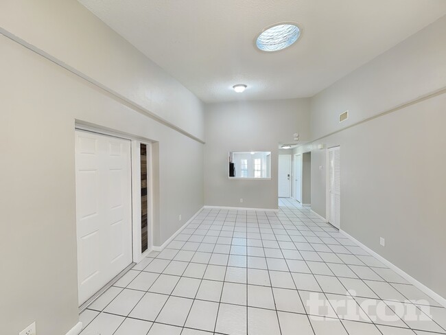 Building Photo - 835 Stonybrook Cir