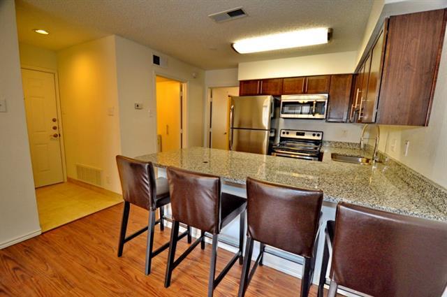 Foto principal - 6910 Skillman St