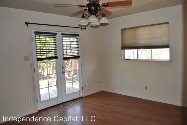 Building Photo - 208 Summit Dr
