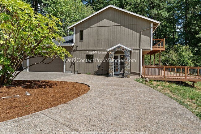 Foto del edificio - Spacious Home with Expansive Outdoor Livin...