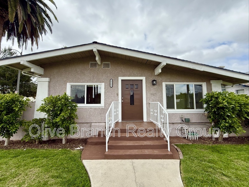 Foto principal - 4125 S Van Ness Ave