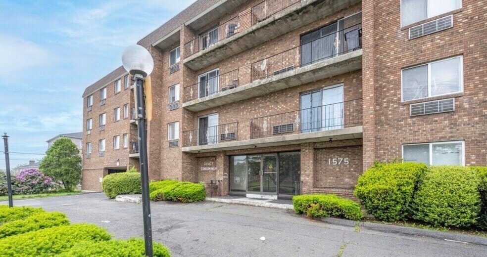 Foto principal - 1575 Boston Ave