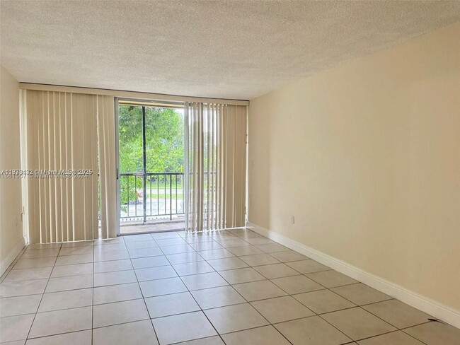 Foto del edificio - 8850 Fontainebleau Blvd