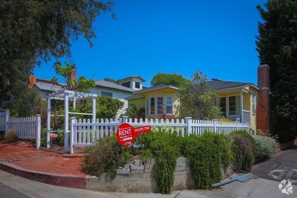 Front garden with bench and patio - 826 21st St