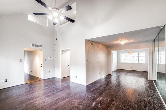 Building Photo - 1114 Augusta Dr