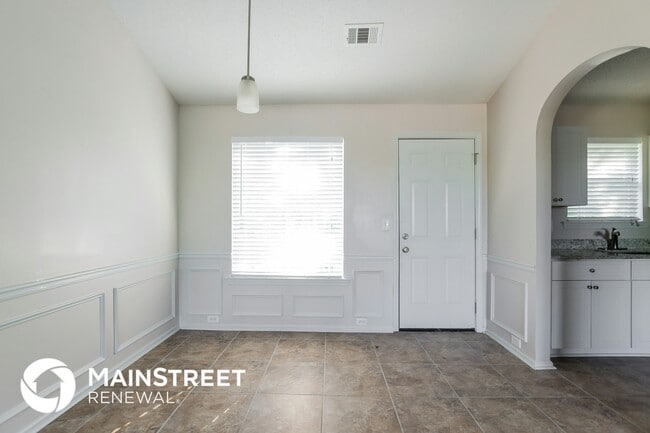 Building Photo - 720 White Oak Ct