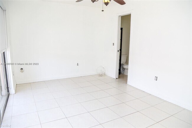 Foto del edificio - 2 br, 2.5 bath Condo - 6335 SW 138th Ct