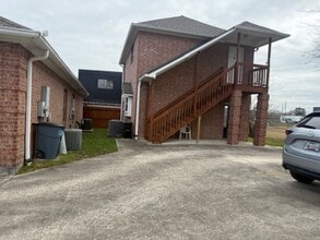 Building Photo - 702 Staitti St