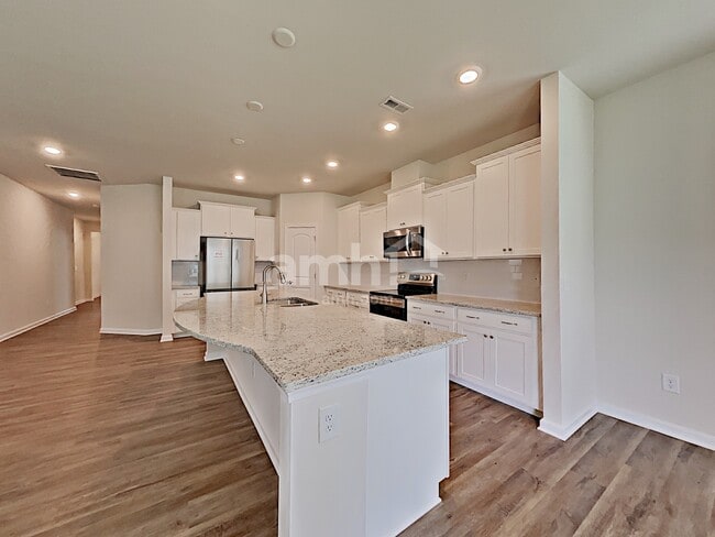 Foto del edificio - 2410 Abundance Ln