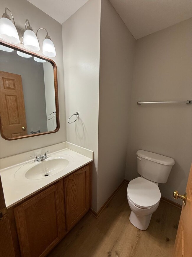 Building Photo - 4 Bedroom, 2.5 Bathroom House in Sycamore ...