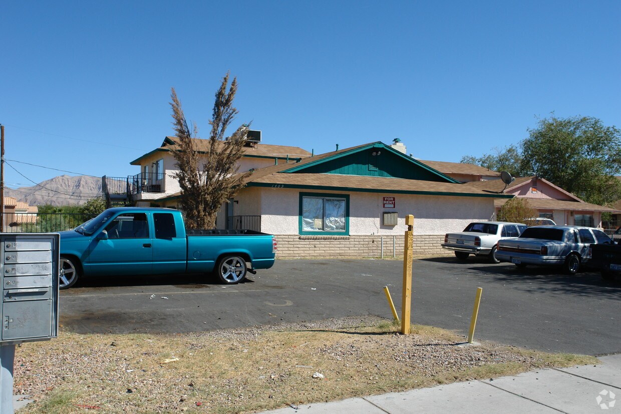 Primary Photo - Haas Apartments