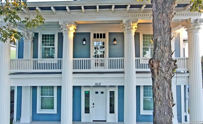 Building Photo - 402 E Locust Street Unit 201
