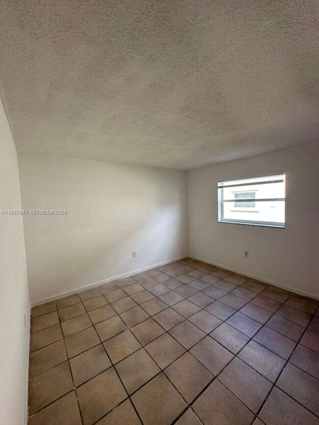 Foto del edificio - 3680 SW 60th Ave