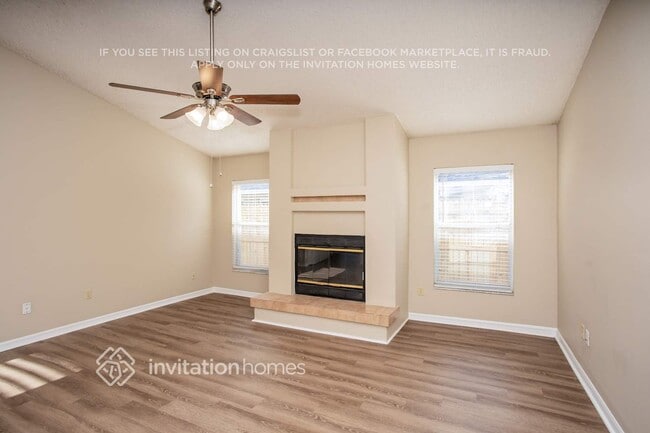 Building Photo - 2005 Dumont Dr