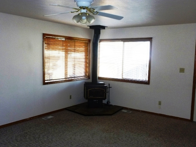 Building Photo - 620 Willow Dr