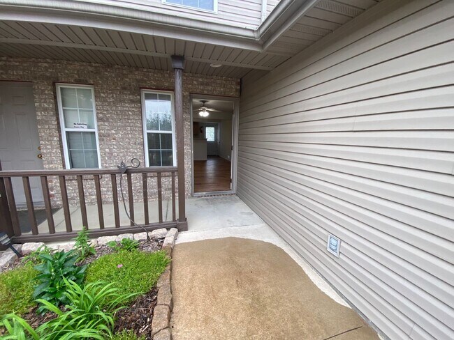 Foto del edificio - Spacious 4-Bedroom Home with 2-Car Garage in Columbia, MO
