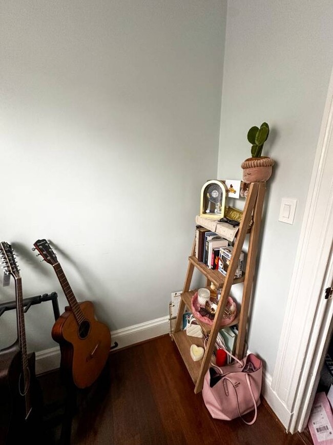 Building Photo - 99 School St