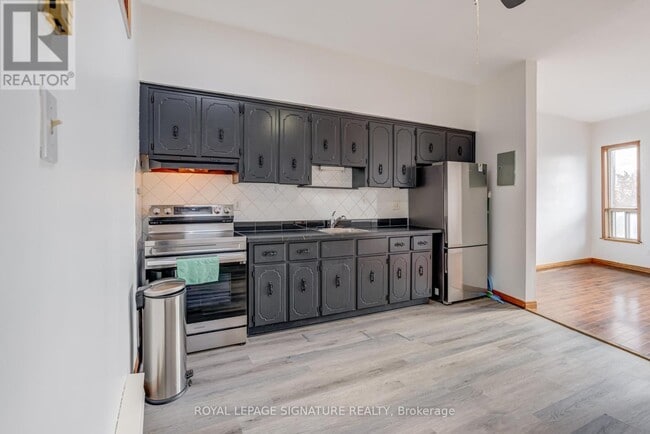 Photo du bâtiment - 3038 Dundas St W