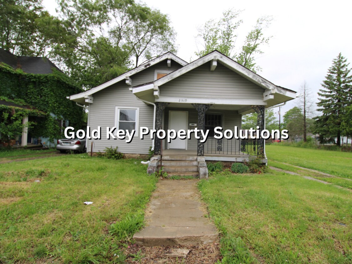 Foto principal - 2 Bedroom 1 Bath Home W/ Large Front Porch...