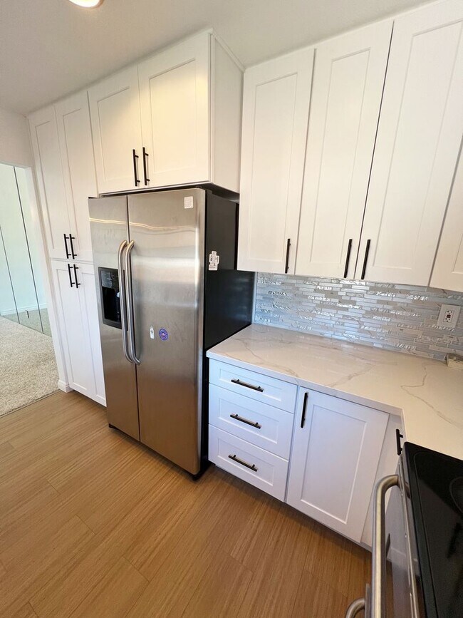Building Photo - 2 Bed/2 Bath Upper Level Condo at Marbella