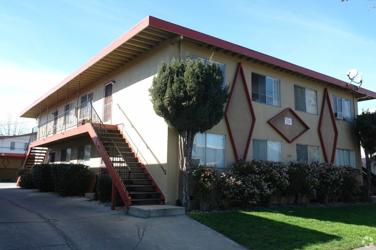 Primary Photo - 1131 Roewill Dr