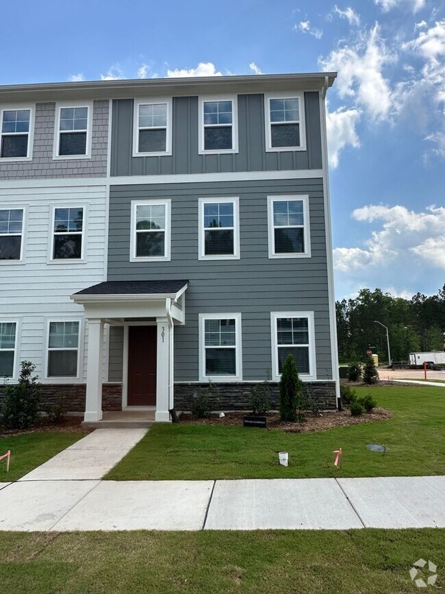 Building Photo - 301 Deercroft Dr
