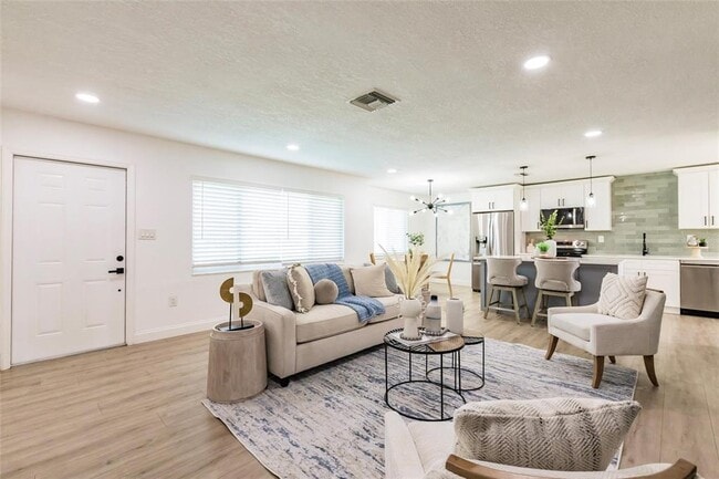 Foto del edificio - 3316 Port Charlotte Blvd