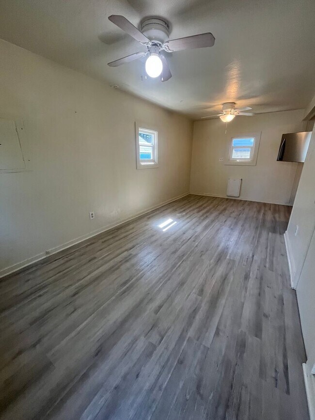 Building Photo - 1-Bedroom 1-Bathroom home in Cottage Grove