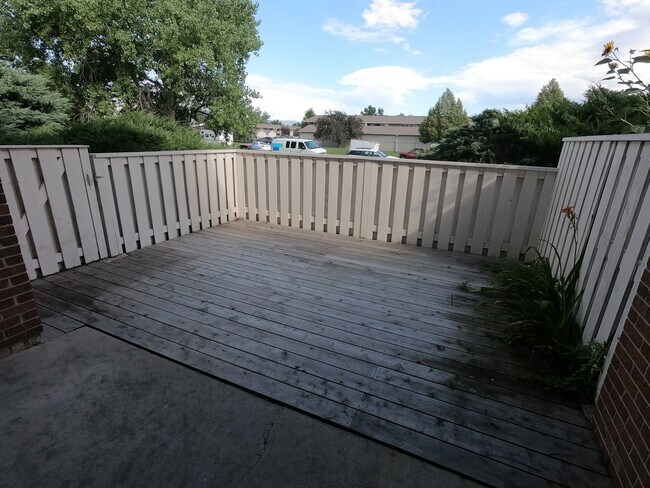 Foto del edificio - Gunbarrel Great 2 bed/2 bath Ground Floor Condo