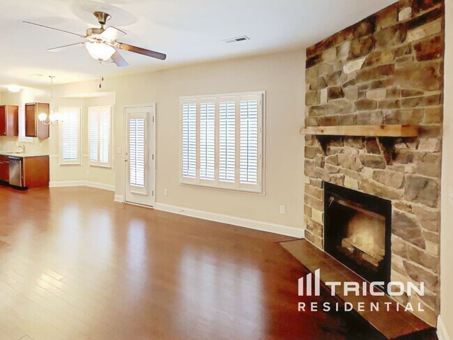 Foto del edificio - 5766 Woodside Forest Trail