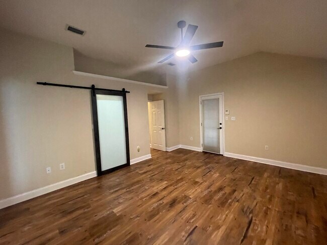 Foto del edificio - 858 Van Dyke Dr