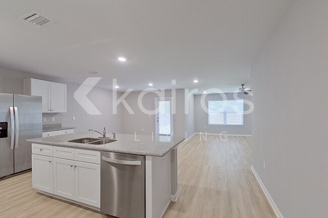 Foto del edificio - 225 Monarch Ln