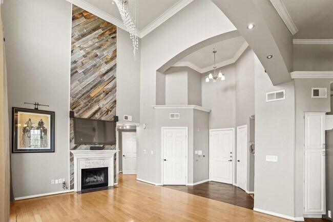 Building Photo - 2111 Welch St