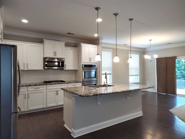 Foto del edificio - Beautiful 2 story home located in Berewick Community in Charlotte!