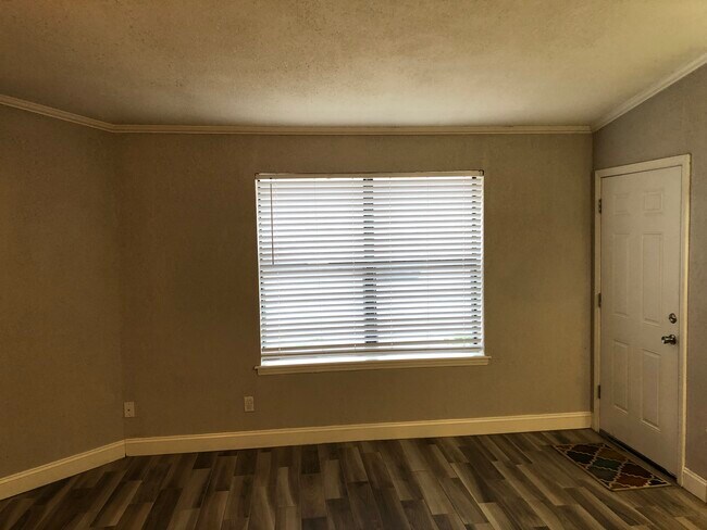 Foto del edificio - 828 Hardy Springs Cir