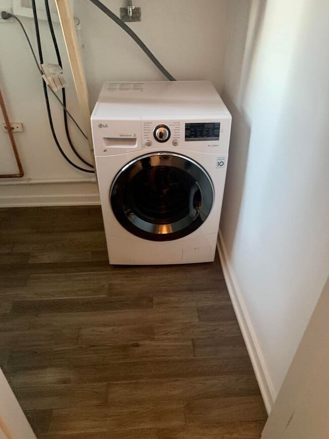 Foto del edificio - Brand new Luxury studio 2 blocks to the lake