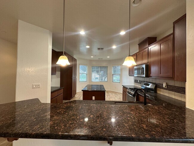 Foto del edificio - NW Visalia Home Coming Soon!