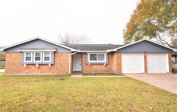 Building Photo - 530 Cambridge Village Dr