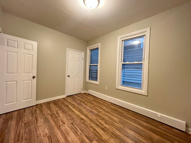 Foto del edificio - 235 Peshine Ave